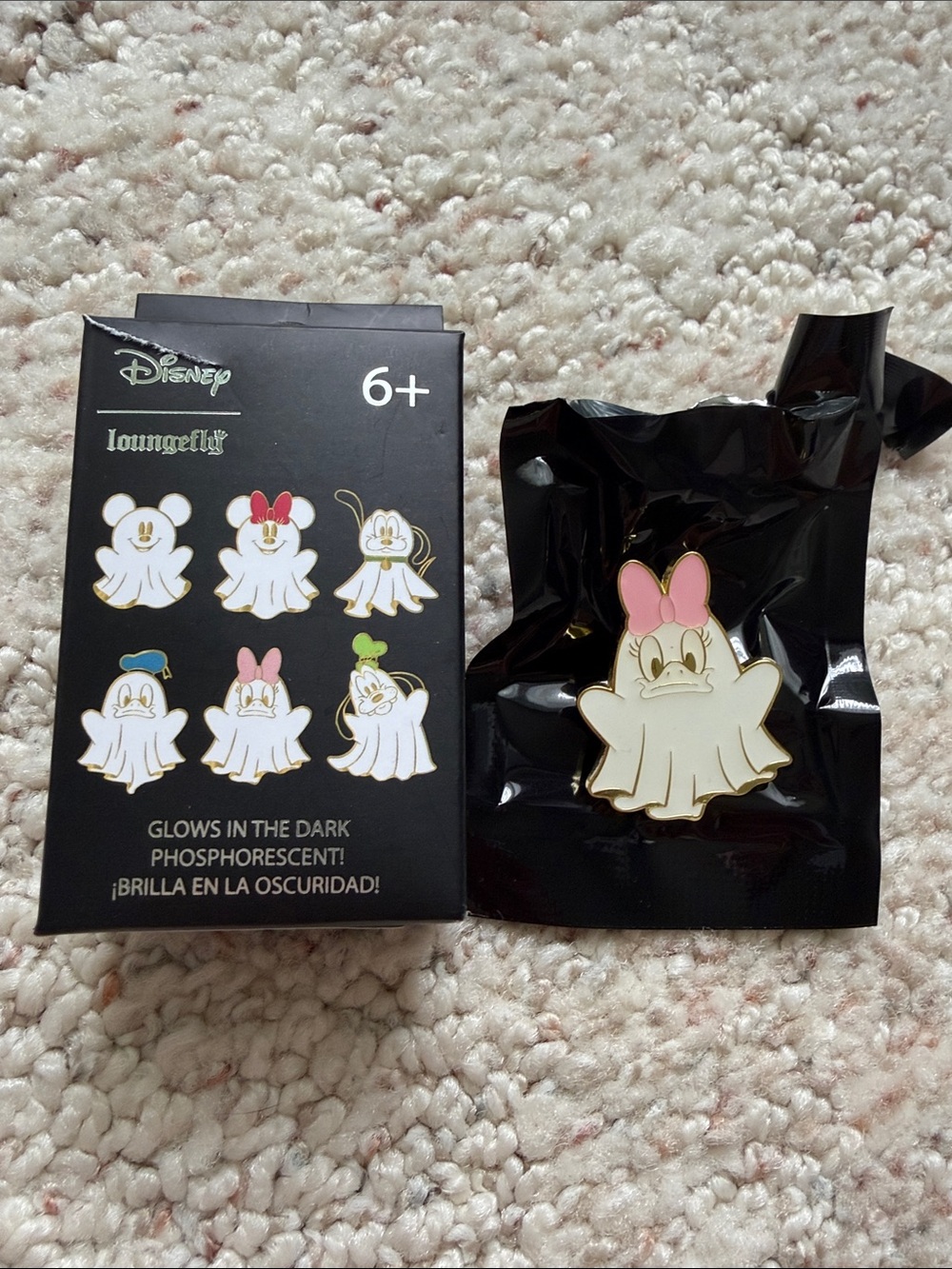 NIB Loungefly Mystery Daisy Ghost Pin